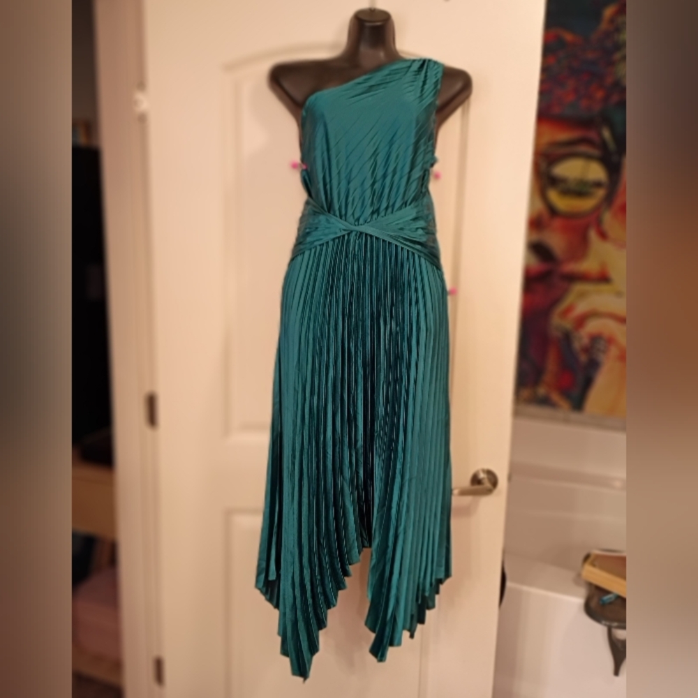 Elegant Green/Teal One-Shoulder Dress